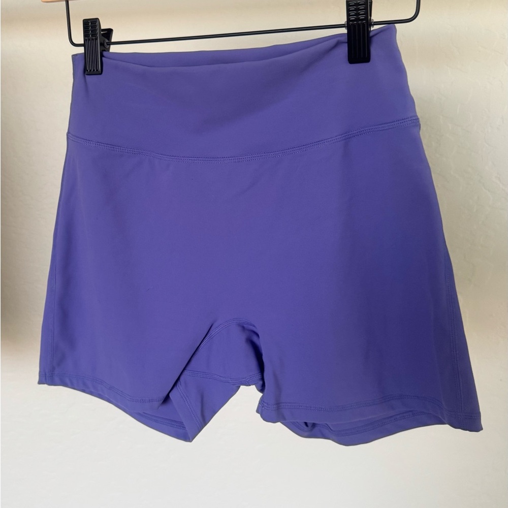 EUC- Buffbunny Legacy 4in shorts in Sz Med- purplish blue
